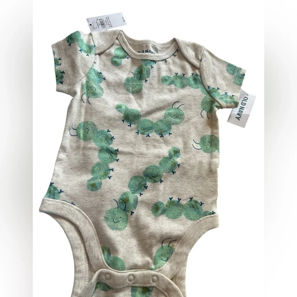 Old Navy 3 pk Onesies, snaps on crotch, all NWTS size 6-12 months, - Picture 6 of 7